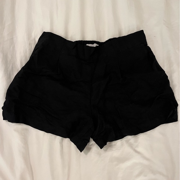 LOFT black pleated pull on shorts size-S - Picture 3 of 3